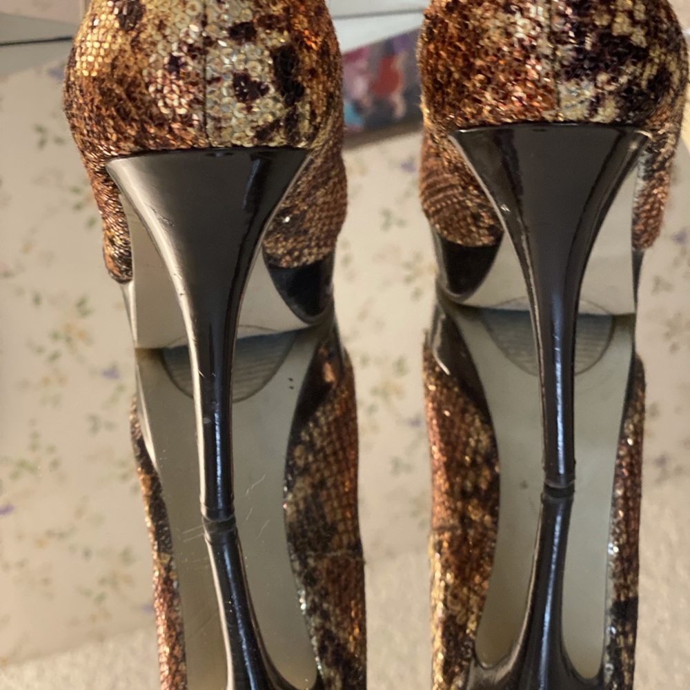 Worn Once! Enzo Angiolini Easmiles Sequin/Snake Pump SZ 7.5M - Picture 4 of 5